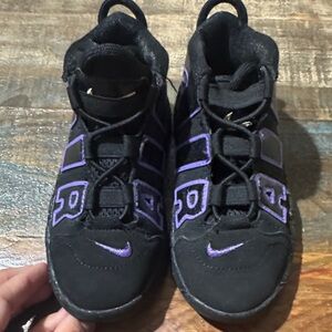 Nike Kids Sneakers in Black and Purple
